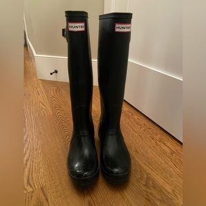Hunter Women’s original tall boots (black, size 8)